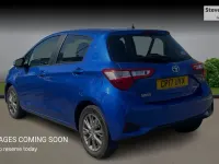 Used Toyota Yaris 100 HP (73 kW) 2017 Blue Hatchback