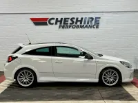 Second-hand Vauxhall Astra Edition 270 CP (198 kW) 2010 Alb Hatchback