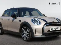 Używany Mini Cooper Exclusive 134 KM (98 kW) 2023 Szary Hatchback