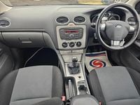 Used Ford Focus Zetec 123 HP (90 kW) 2011 Silver Hatchback