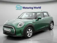 Usado Mini Cooper Classic 136 HP (100 kW) 2022 Verde Citadino