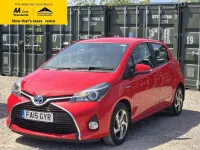 Gebraucht Toyota Yaris Hybrid 101 PS (74 kW) 2015 Rot Kleinwagen