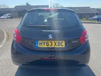 Używany Peugeot 208 Access 82 KM (60 kW) 2013 Czarny Hatchback