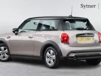 Usado Mini Cooper Classic 134 CV (98 kW) 2023 Gris Utilitario