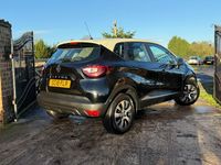 Used Renault Captur Play 90 HP (66 kW) 2018 Black SUV