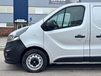 Second-hand Vauxhall Vivaro 2017 Argintiu