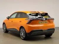 Begagnad MG MG4 EV Trophy 149 kW (203 HK) 2023 Orange Halvkombi