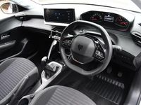 Used Peugeot 208 Active 74 HP (54 kW) 2023 White Hatchback