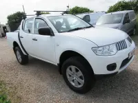 Used Mitsubishi L200 2011 White Pickup