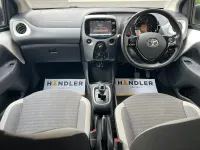 Begagnad Toyota Aygo X-play 72 HK (52 kW) 2019 Vit Halvkombi