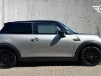 Usado Mini Cooper Classic 134 CV (98 kW) 2023 Plateado Utilitario