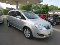 Begagnad Vauxhall Zafira Design Edition 140 HK (102 kW) 2010 Silver Minibuss