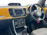 Usado VW Beetle Dune 105 HP (77 kW) 2017 Amarelo Citadino