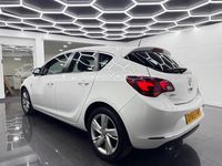 Used Vauxhall Astra SRi 2015 White Hatchback