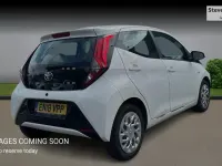 Used Toyota Aygo X-play 71 HP (52 kW) 2018 White Hatchback