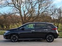 Begagnad Nissan Leaf N-Connecta 110 kW (150 HK) 2022 Svart Halvkombi
