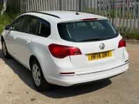 Used Vauxhall Astra 130 HP (95 kW) 2014 White Estate