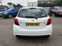 Used Toyota Yaris 99 HP (72 kW) 2015 White Hatchback