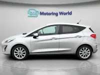 Usado Ford Fiesta Titanium 95 CV (69 kW) 2020 Plateado Utilitario