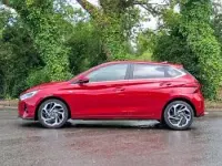 Używany Hyundai i20 Premium 100 KM (73 kW) 2023 Czerwony Hatchback