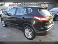Usado Nissan Qashqai Acenta 115 HP (84 kW) 2016 Preto SUV