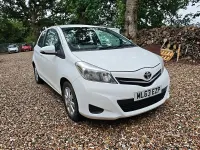 Used Toyota Yaris 99 HP (72 kW) 2013 White Hatchback