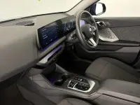 Usado BMW 120 Sport Line 170 CV (125 kW) 2025 Púrpura Utilitario