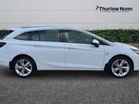Used Vauxhall Astra SRi 150 HP (110 kW) 2017 White Estate