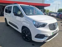 Second-hand Vauxhall Combo Design Edition 100 kW (136 CP) 2023 Alb Monovolum