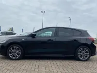 Usado Ford Focus ST-Line 125 CV (91 kW) 2023 Negro Utilitario