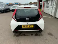 Used Toyota Aygo X-play 71 HP (52 kW) 2018 White Hatchback