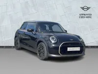 Begagnad Mini Cooper Exclusive 2024 Svart Halvkombi