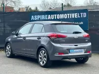 Begagnad Hyundai i20 SE 100 HK (73 kW) 2015 Grå Halvkombi