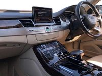 Usado Audi A8 Comfort 262 HP (192 kW) 2016 Preto Sedan
