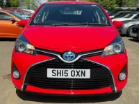 Gebraucht Toyota Yaris Hybrid 101 PS (74 kW) 2015 Rot Kleinwagen