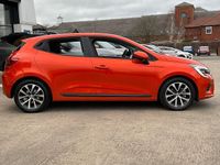 Używany Renault Clio V Iconic 140 KM (102 kW) 2022 Hatchback