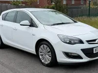 Used Vauxhall Astra Excite 2015 White Hatchback