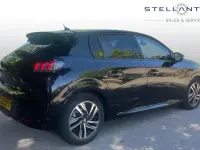 Second-hand Peugeot 208 Allure Premium 99 CP (72 kW) 2022 Negru Hatchback