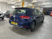 Used VW Golf VII SE 115 HP (84 kW) 2017 Blue Hatchback