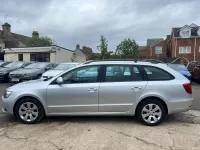 Usado Skoda Superb 140 HP (102 kW) 2013 Prateado Carrinha