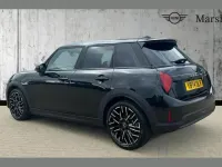 Begagnad Mini Cooper Exclusive 204 HK (150 kW) 2024 Svart Halvkombi