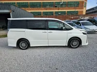 Used Toyota Noah 2018 White MPV