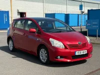 Used Toyota Verso 126 HP (92 kW) 2011 Red MPV