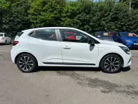 Used Renault Clio V Evolution 145 HP (106 kW) 2023 White Hatchback