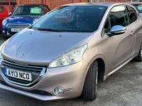 Second-hand Peugeot 208 Allure 2013 Roz Hatchback