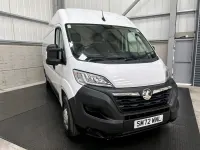 Begagnad Vauxhall Movano 140 HK (102 kW) 2023 Vit