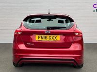 Usado Ford Focus Zetec 120 HP (88 kW) 2016 Vermelho