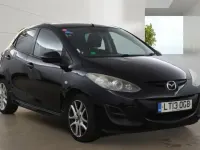 Begagnad Mazda 2 2013 Svart Halvkombi