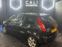Second-hand Ford Fiesta 80 CP (58 kW) 2006 Negru Hatchback