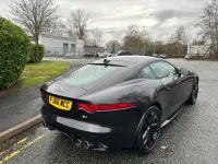 Usado Jaguar F-Type R 550 HP (404 kW) 2016 Preto Coupé